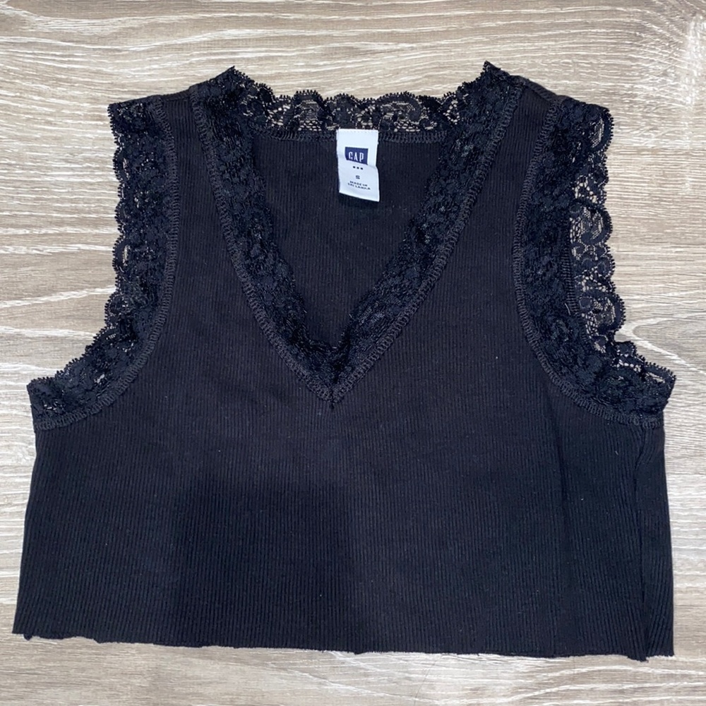 Cropped lace trim tank